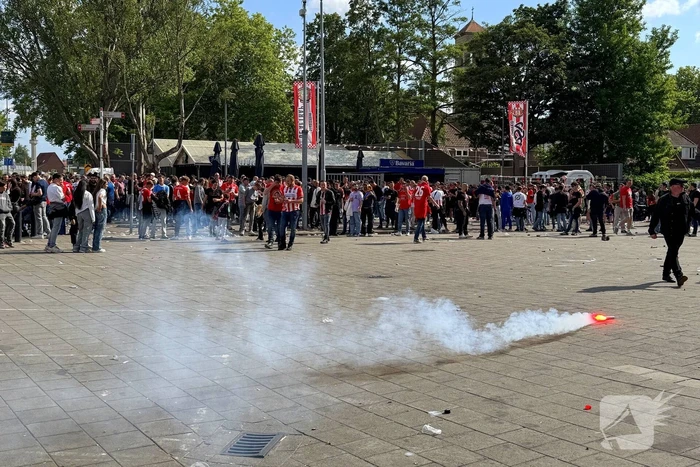 PSV landskampioen na bizarre inhaalrace