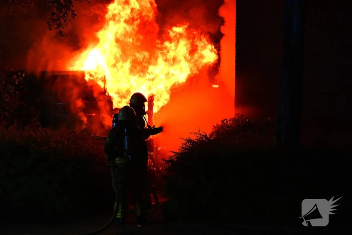 Brand verwoest schuur in de nacht