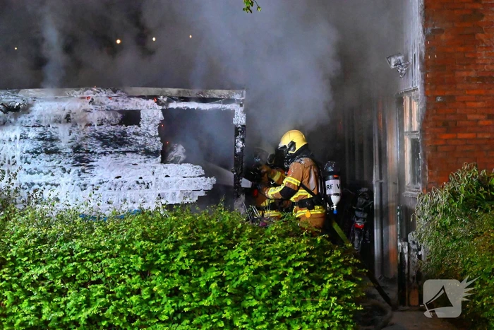 Brand verwoest schuur in de nacht