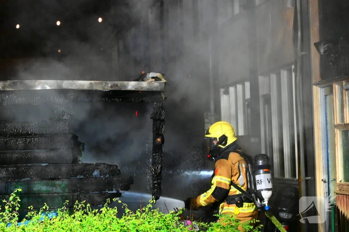 Brand verwoest schuur in de nacht
