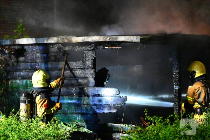 Brand verwoest schuur in de nacht