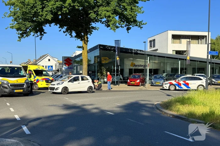 Fietser aangereden door auto