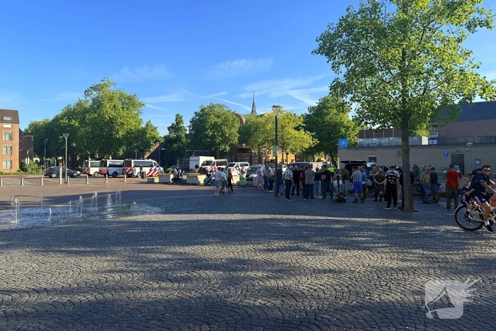 Mobiele eenheid aanwezig bij protest