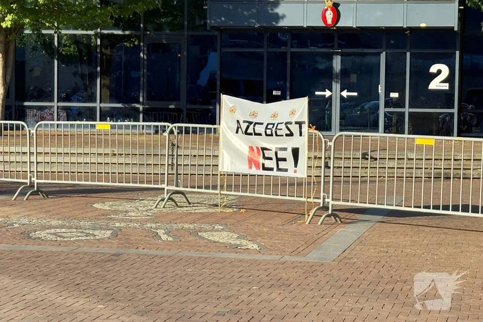 Mobiele eenheid aanwezig bij protest