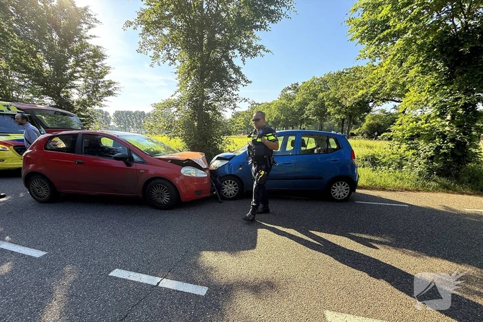 Frontale aanrijding zonder gewonden