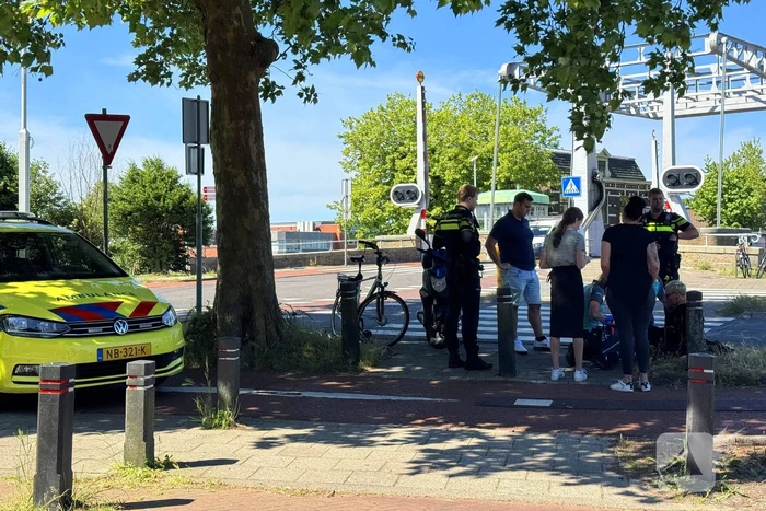 Fietser naar ziekenhuis na aanrijding