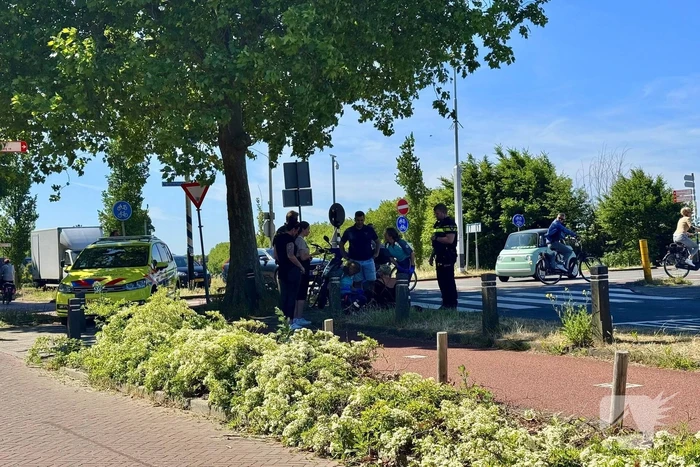 Fietser naar ziekenhuis na aanrijding