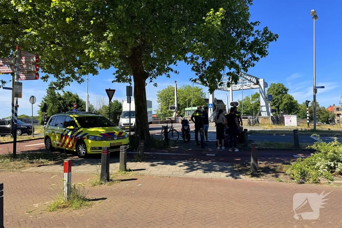 Fietser naar ziekenhuis na aanrijding