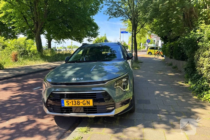 Fietser naar ziekenhuis na aanrijding