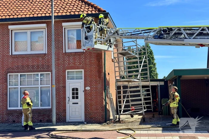 Vogelnesten op dak leiden tot vuur
