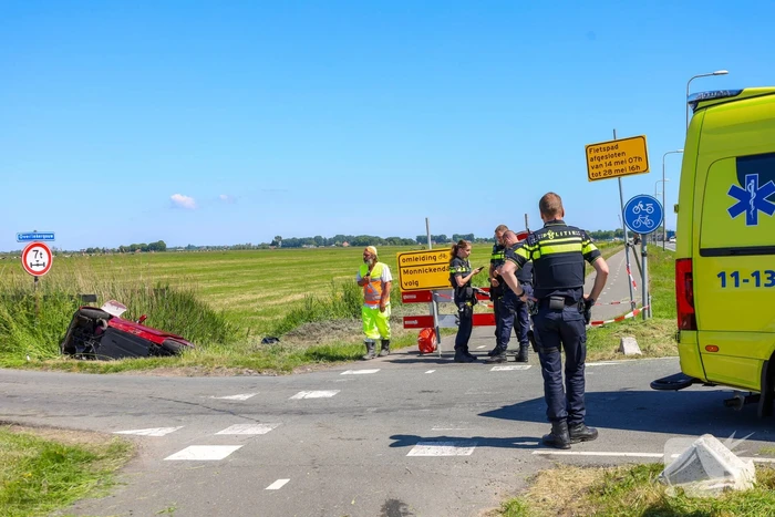 Invalidenauto raakt te water na ongeval