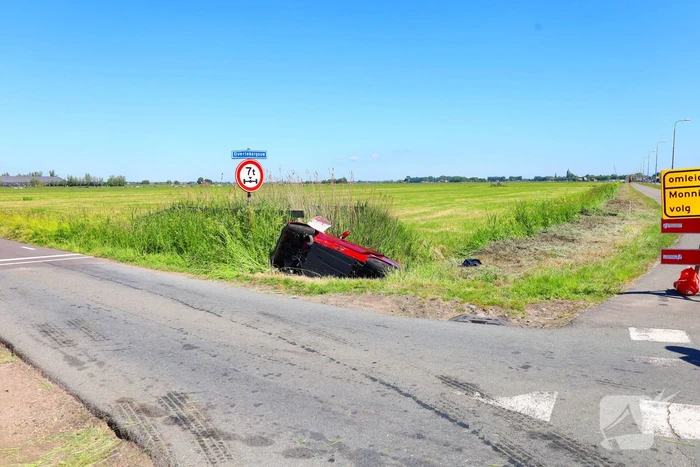 Invalidenauto raakt te water na ongeval