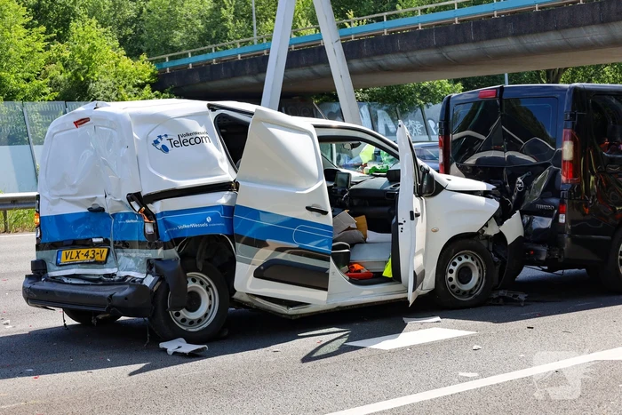 Kettingbotsing leidt tot ziekenhuisopnames en verkeersopstoppingen