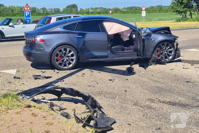 Ongeval met grote schade verstoort verkeer