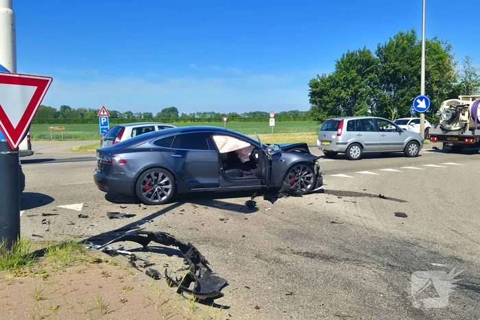 Ongeval met grote schade verstoort verkeer