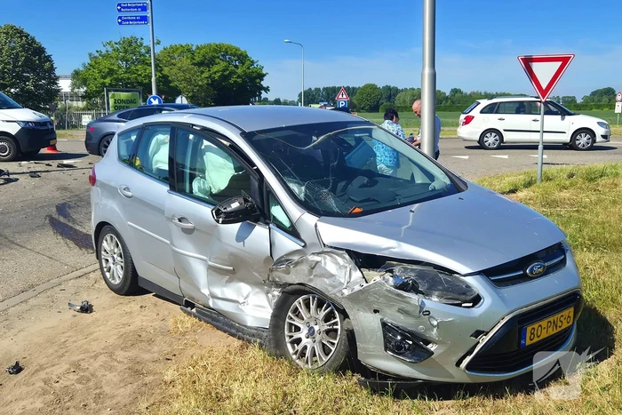 Ongeval met grote schade verstoort verkeer