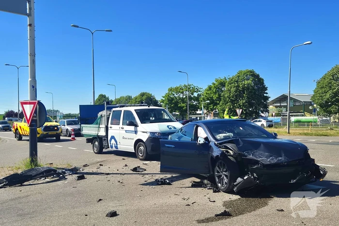 Ongeval met grote schade verstoort verkeer
