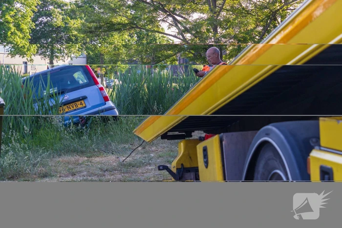 Moeder en kind belanden in het water