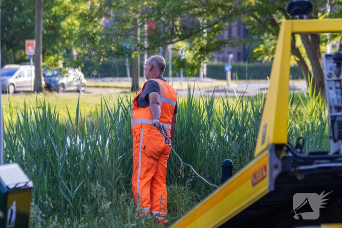 Moeder en kind belanden in het water
