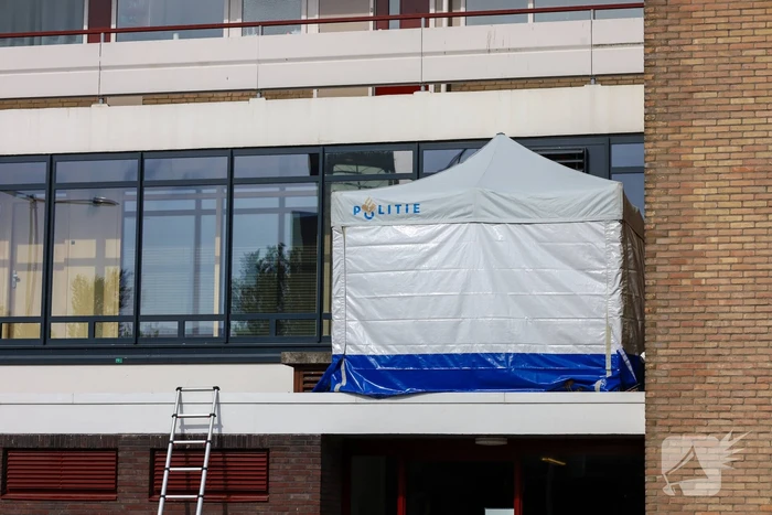 Politie plaatst tent bij gevonden lichaam