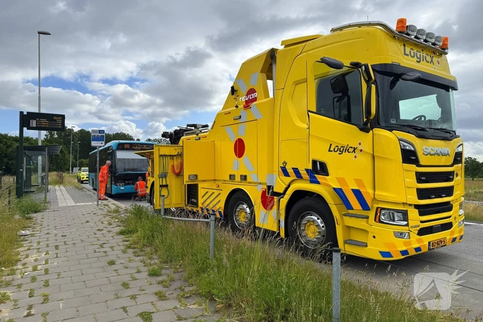 Lijnbus stilgevallen op snelweg
