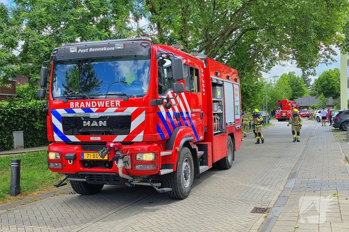 Uitslaande brand op dak woning