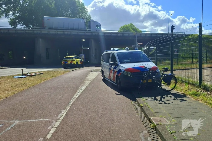 Verkeersongeluk tussen fietser en scooterrijder
