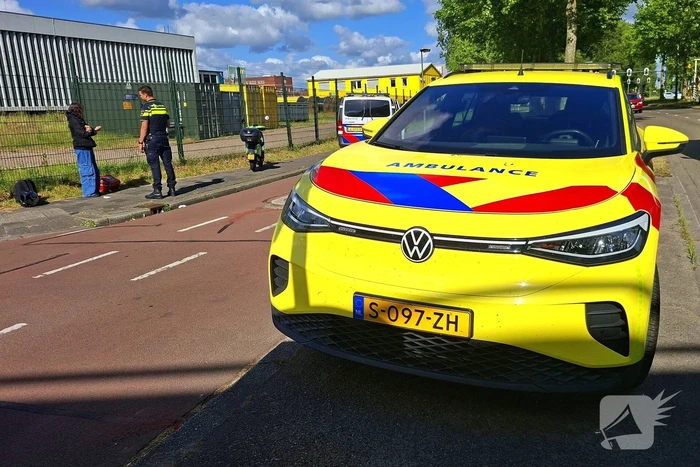 Verkeersongeluk tussen fietser en scooterrijder