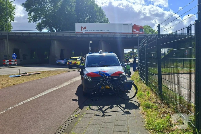 Verkeersongeluk tussen fietser en scooterrijder
