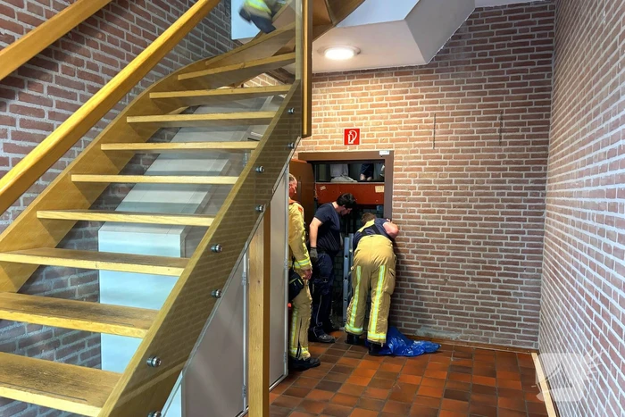 Brandweer ingezet voor liftopsluiting