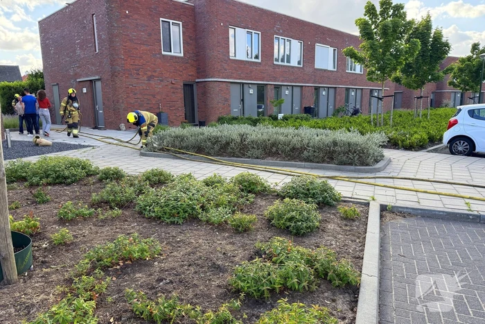 Heg in achtertuin gaat in vlammen op