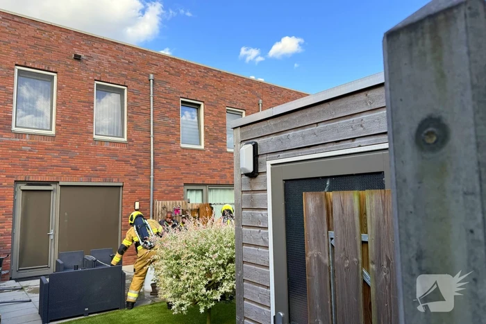 Heg in achtertuin gaat in vlammen op