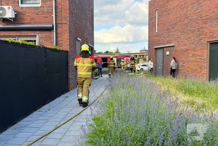 Heg in achtertuin gaat in vlammen op
