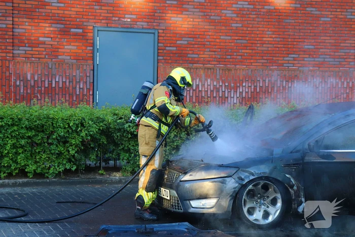 Brandweer ingezet voor autobrand