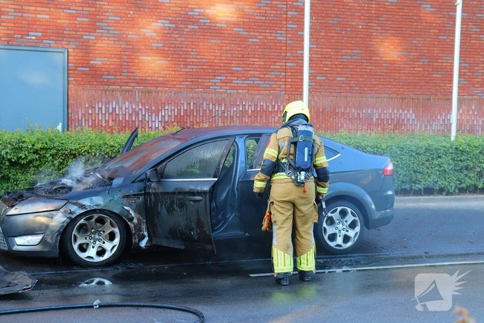 Brandweer ingezet voor autobrand