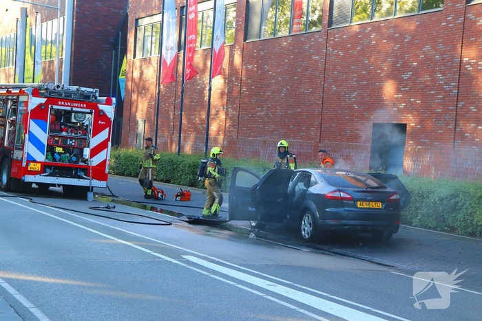 Brandweer ingezet voor autobrand