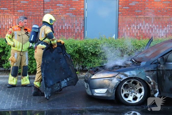 Brandweer ingezet voor autobrand