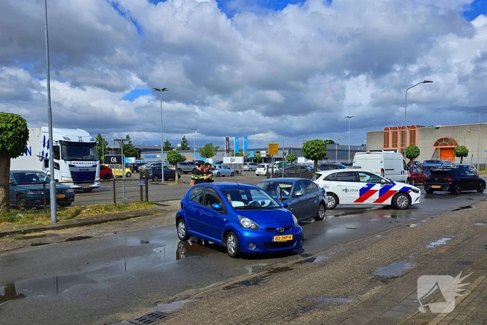 Veel schade bij aanrijding tussen twee voertuigen