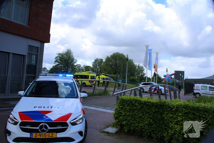 Traumahelikopter landt voor medische noodsituatie