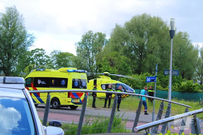 Traumahelikopter landt voor medische noodsituatie