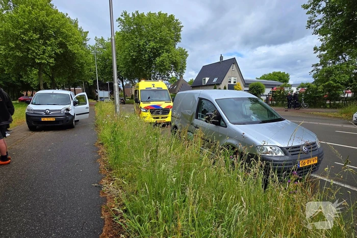 Ongeluk met twee voertuigen leidt tot schade