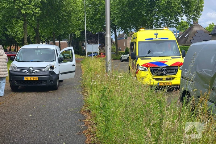 Ongeluk met twee voertuigen leidt tot schade
