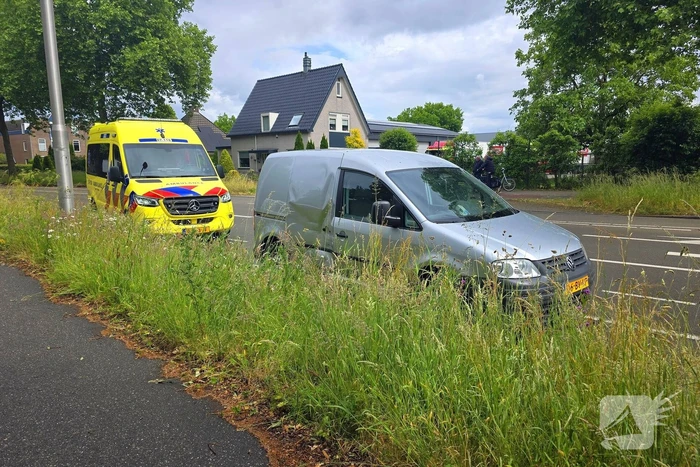 Ongeluk met twee voertuigen leidt tot schade