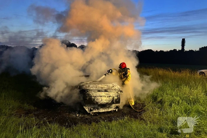 Brandweer ingezet voor autobrand