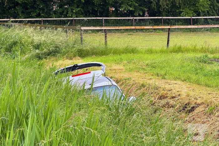 Auto te water na ongeval
