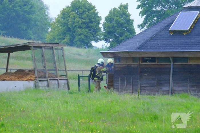 Brand bij dierenverblijf snel gedoofd