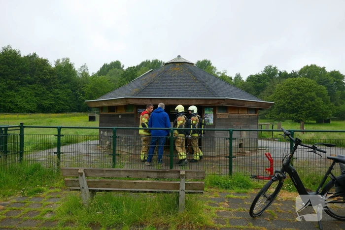 Brand bij dierenverblijf snel gedoofd