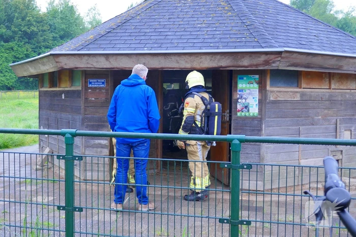 Brand bij dierenverblijf snel gedoofd