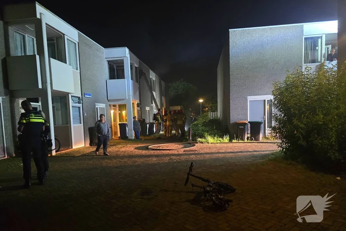Gezin uit brandende woning gered via ladder