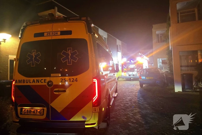 Gezin uit brandende woning gered via ladder